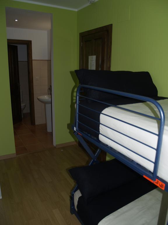 Albergue de Yebra Yebra de Basa Habitación foto