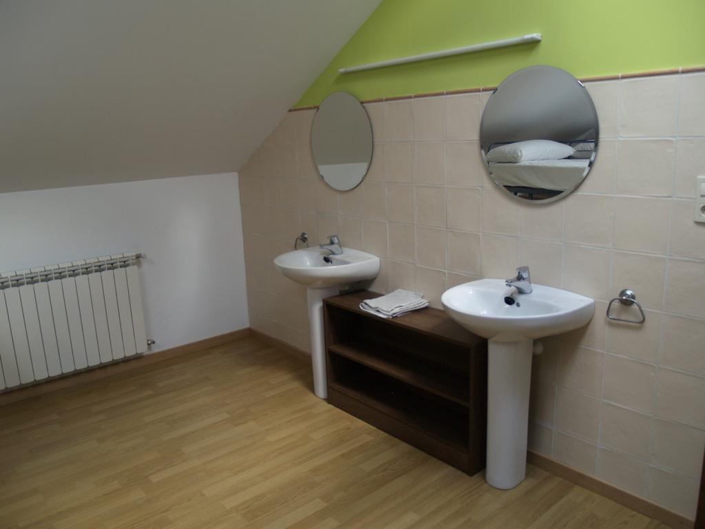 Albergue de Yebra Yebra de Basa Habitación foto